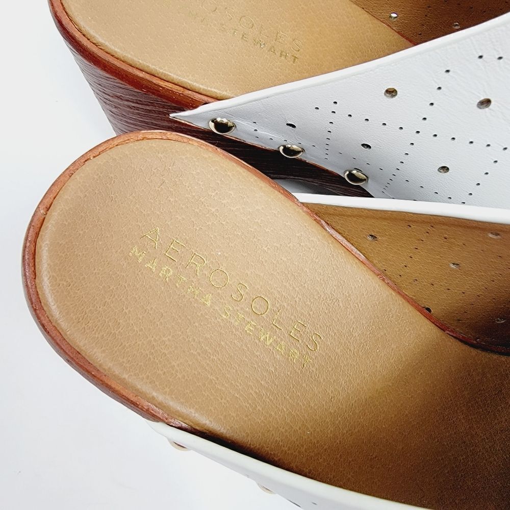 Aerosoles Doris White Perforated Clogs Size 8 Like New! - Picture 7 of 8